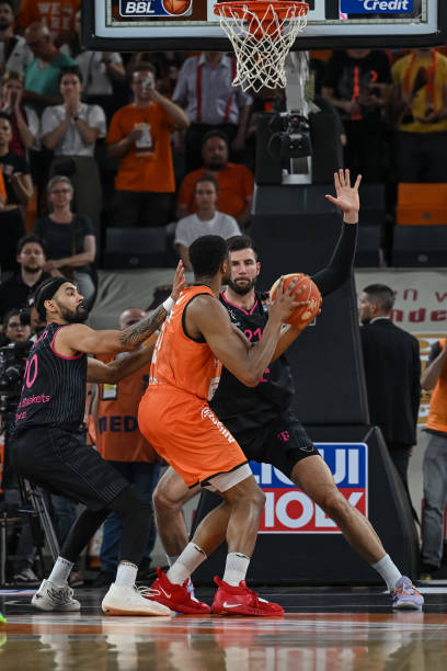 萨在关键时 萨在关键时